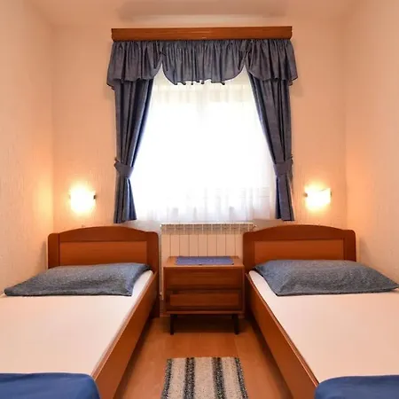 Uvo 1 With Shared Pool * מדולין
