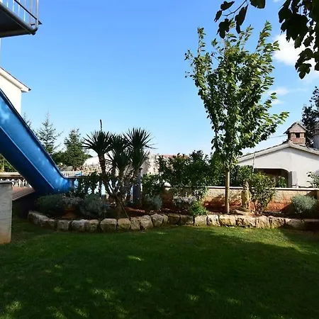Uvo 1 With Shared Pool דירה *