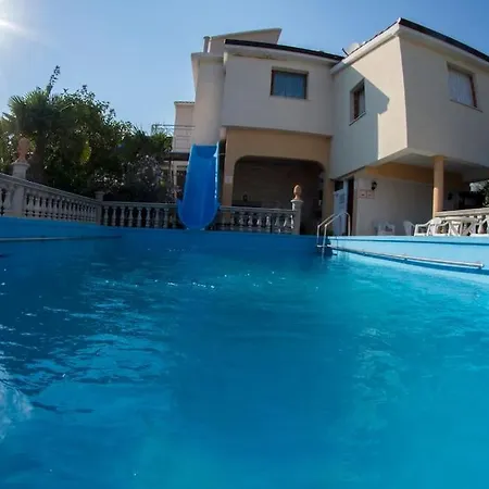 דירה Uvo 1 With Shared Pool מדולין