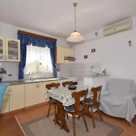 Uvo 1 With Shared Pool דירה