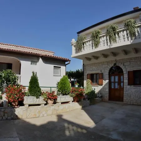 Uvo 1 With Shared Pool Apartament