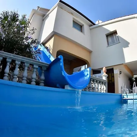 Uvo 1 With Shared Pool Apartament Medulin