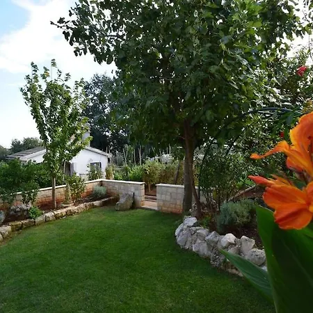 Uvo 1 With Shared Pool Apartament Medulin